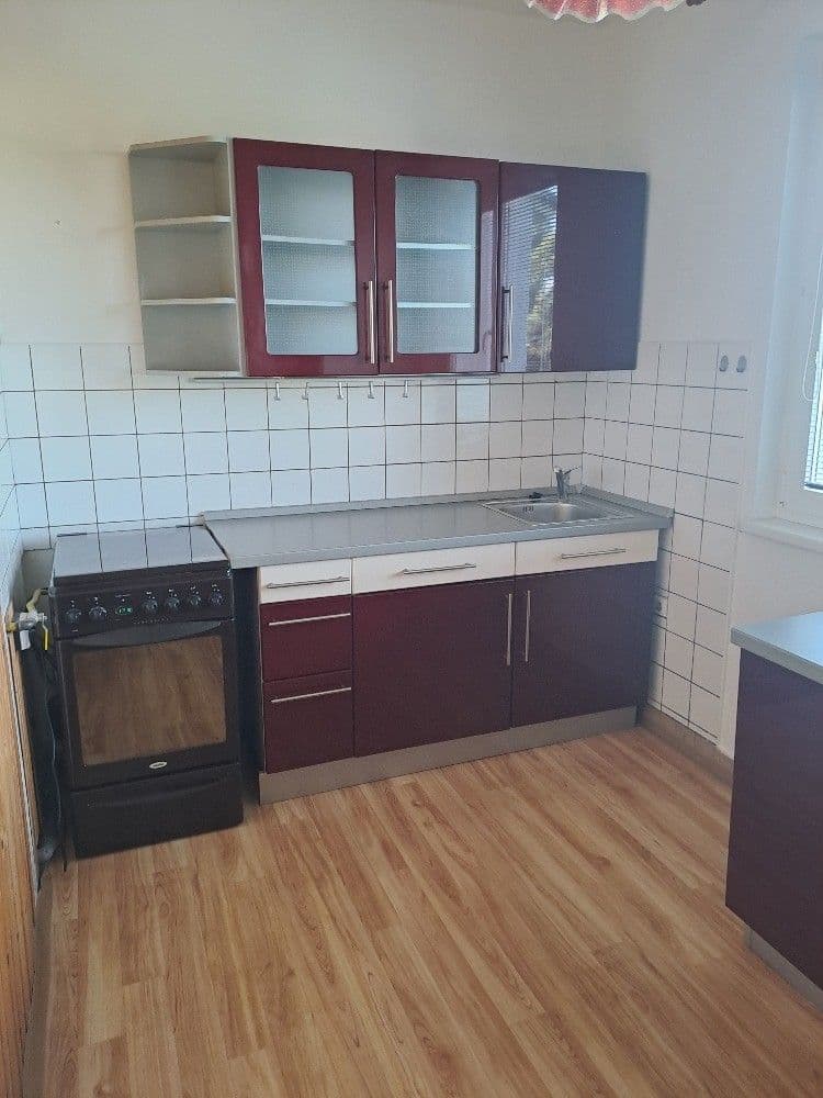 Prenájom bytu 3-izbový 61 m², Dělnická, Olomouc, Olomoucký kraj Prenájom bytu 3-izbový 61 m², Dělnická, Olomouc, Olomoucký kraj