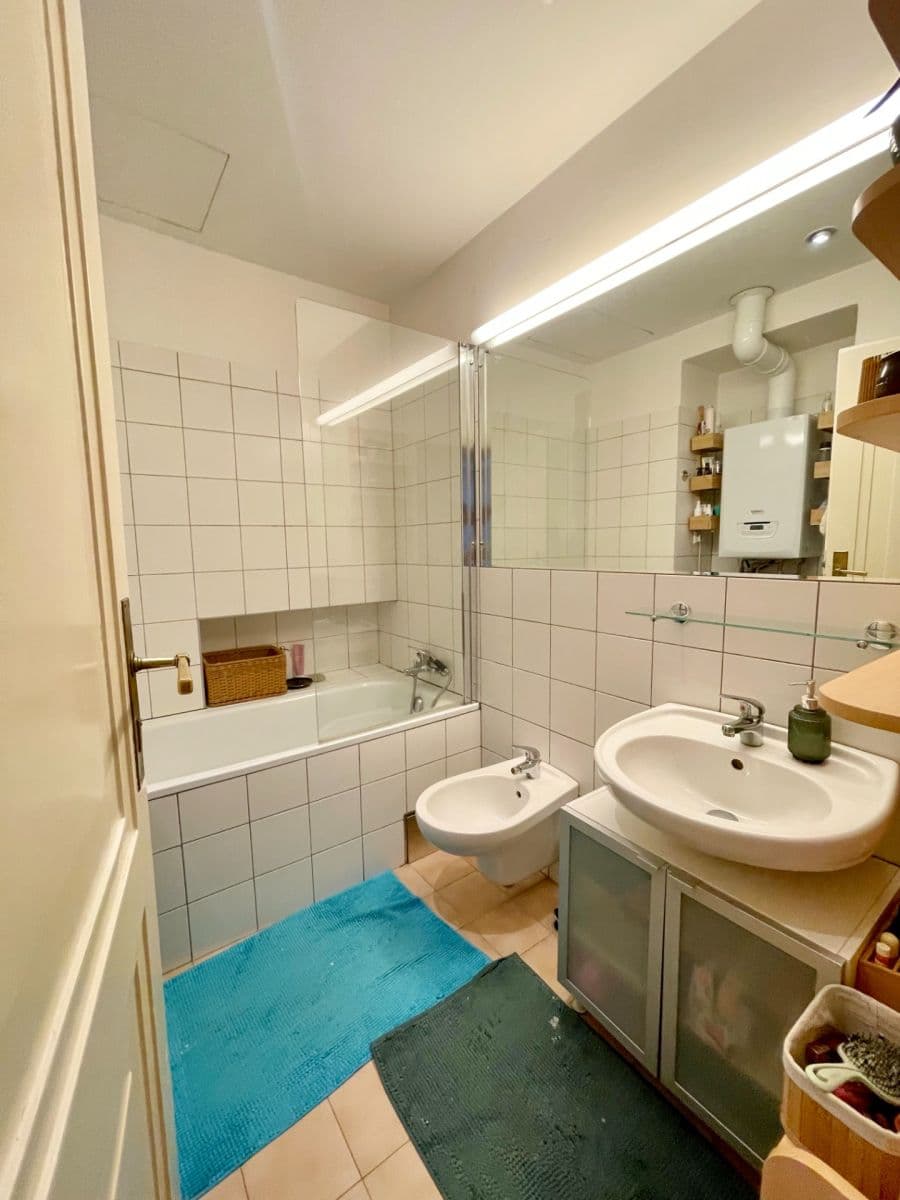 Prenájom bytu 3-izbový 90 m², U Starého hřbitova, Praha, Praha Prenájom bytu 3-izbový 90 m², U Starého hřbitova, Praha, Praha