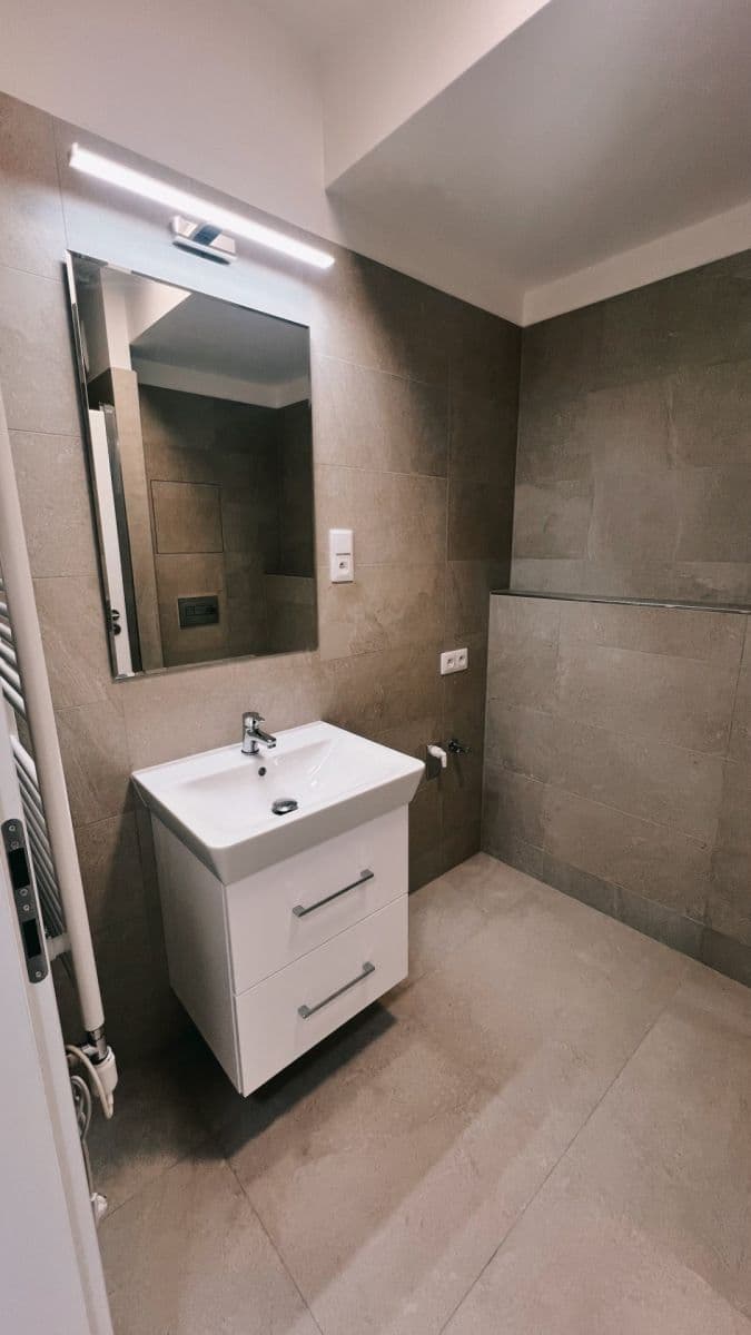 Prenájom bytu 1-izbový 33 m², Gerstelova, Praha, Praha Prenájom bytu 1-izbový 33 m², Gerstelova, Praha, Praha