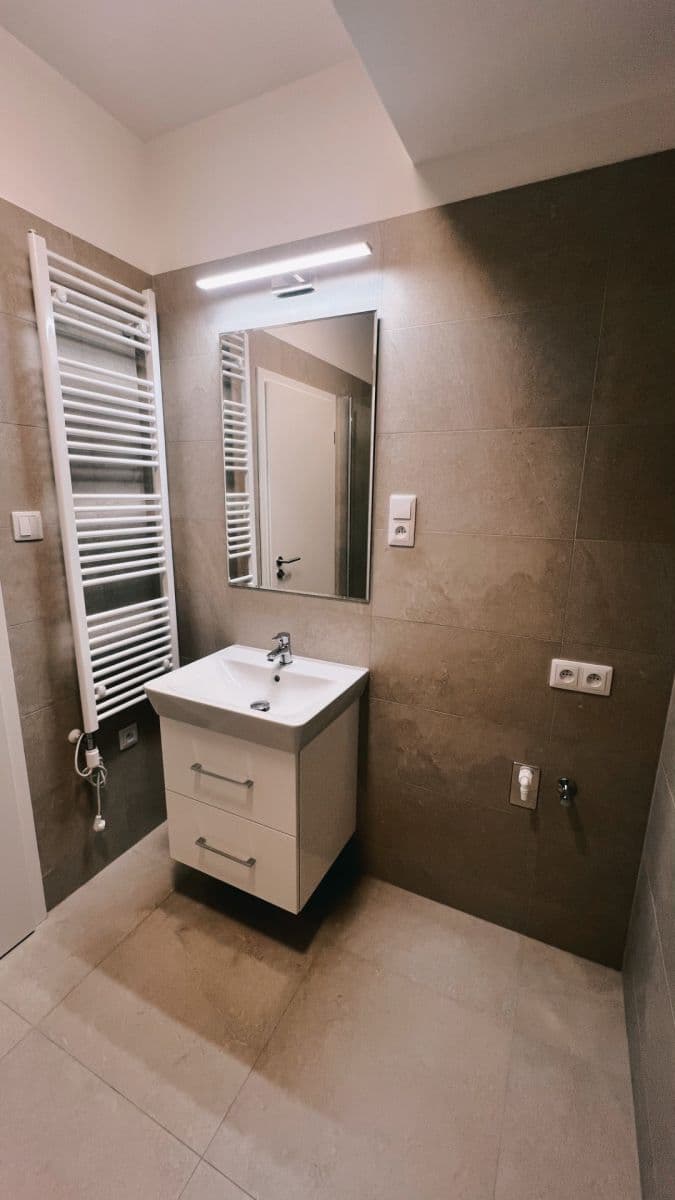 Prenájom bytu 1-izbový 33 m², Gerstelova, Praha, Praha Prenájom bytu 1-izbový 33 m², Gerstelova, Praha, Praha
