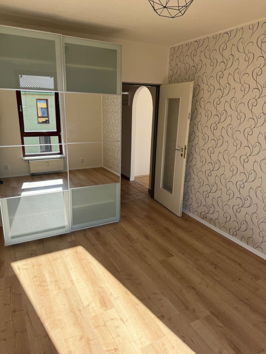 Prenájom bytu 2-izbový 44 m², Zimní, Hostivice, Středočeský kraj Prenájom bytu 2-izbový 44 m², Zimní, Hostivice, Středočeský kraj