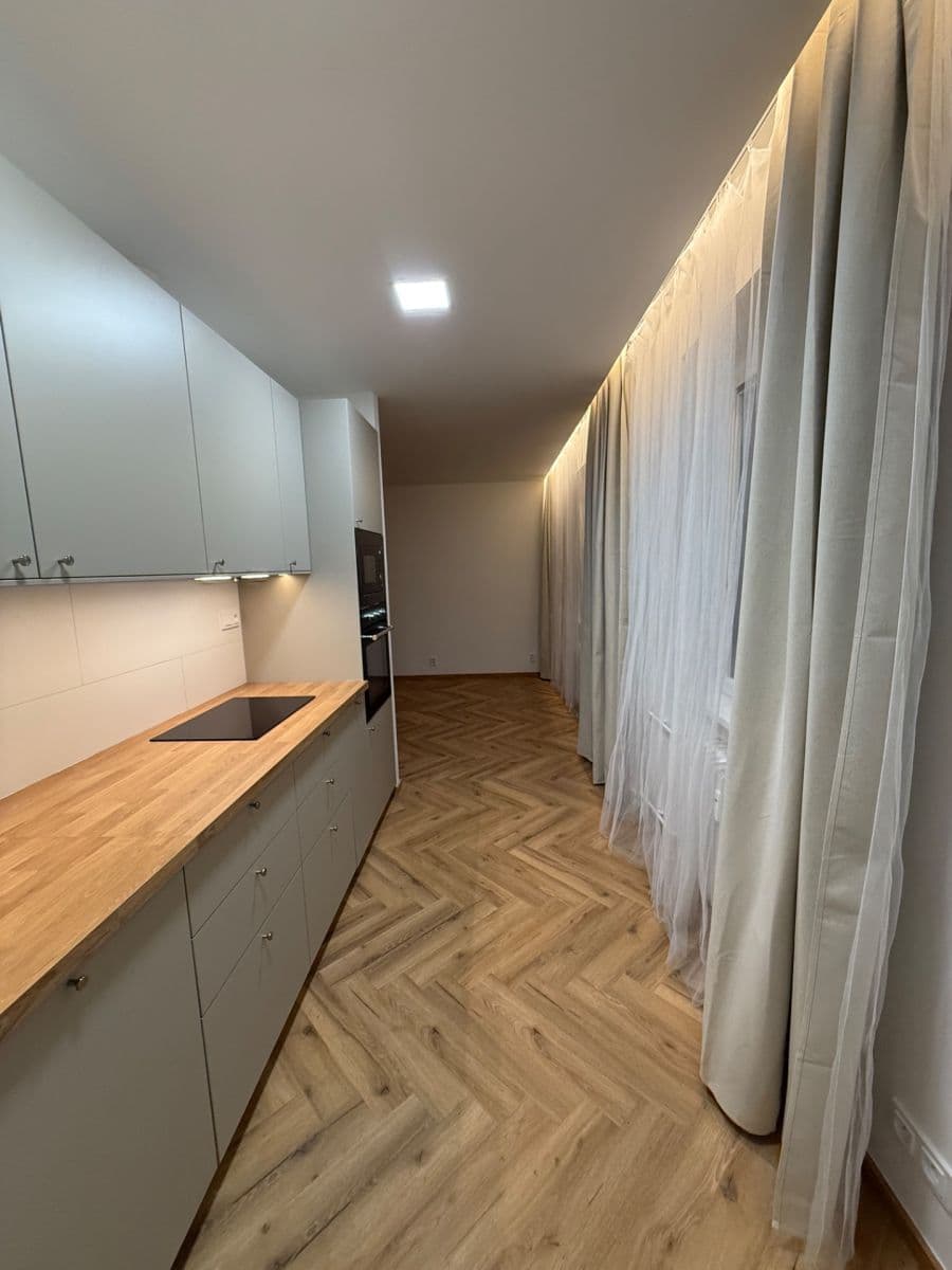 Prenájom bytu 2-izbový 54 m², Kamenická, Děčín, Ústecký kraj Prenájom bytu 2-izbový 54 m², Kamenická, Děčín, Ústecký kraj