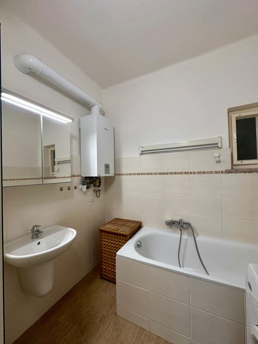 Prenájom bytu 2-izbový 57 m², Šumavská, Praha, Praha Prenájom bytu 2-izbový 57 m², Šumavská, Praha, Praha