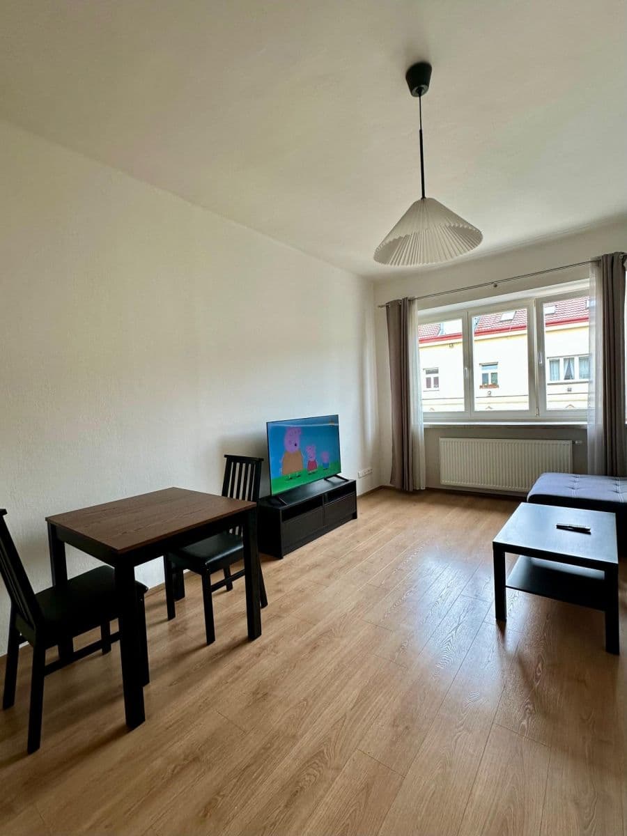 Prenájom bytu 2-izbový 57 m², Šumavská, Praha, Praha Prenájom bytu 2-izbový 57 m², Šumavská, Praha, Praha