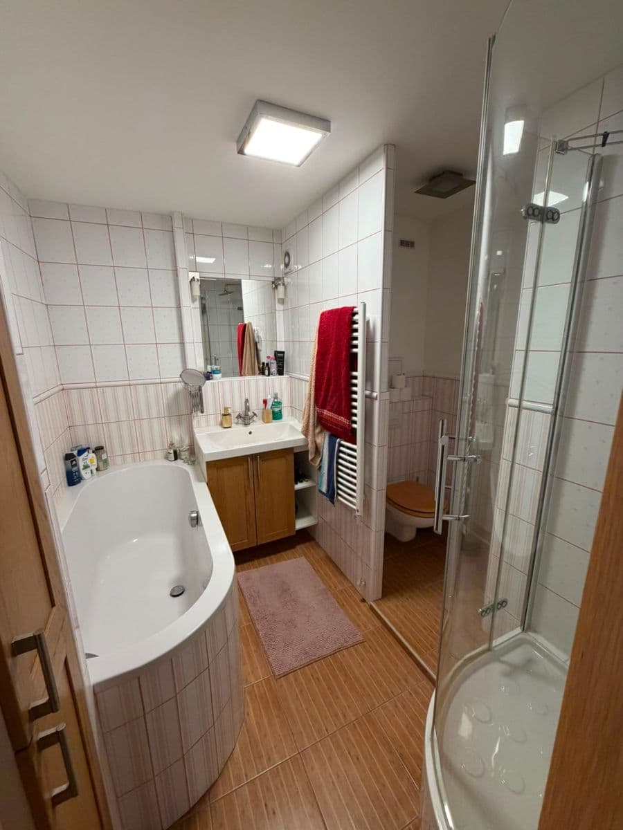 Predaj bytu 3-izbový 82 m², Dubková, Rožnov pod Radhoštěm, Zlínský kraj Predaj bytu 3-izbový 82 m², Dubková, Rožnov pod Radhoštěm, Zlínský kraj