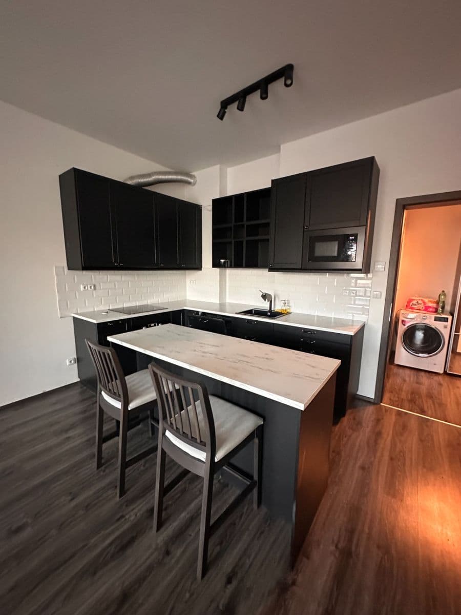 Prenájom bytu 2-izbový 63 m², U Pernštejnských, Praha, Praha Prenájom bytu 2-izbový 63 m², U Pernštejnských, Praha, Praha