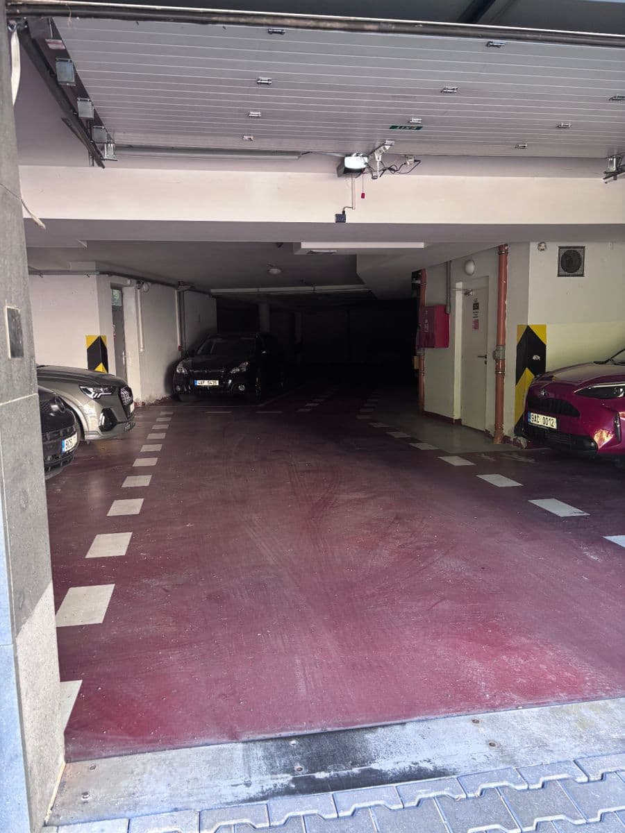 Prenájom garáže 14 m², Na Rozdílu, Praha, Praha Prenájom garáže 14 m², Na Rozdílu, Praha, Praha