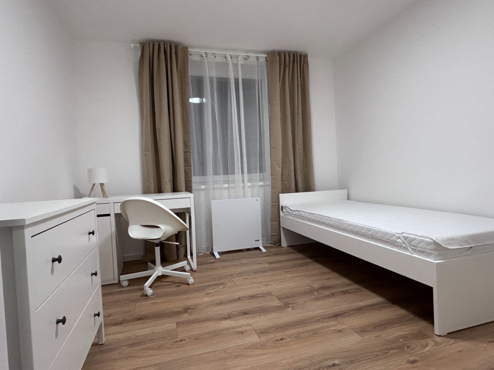Prenájom bytu 4-izbový 78 m², Suchý vršek, Praha, Praha Prenájom bytu 4-izbový 78 m², Suchý vršek, Praha, Praha