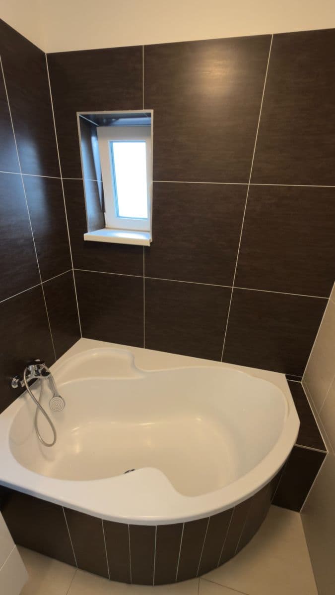 Prenájom bytu 1-izbový 44 m², Podkomorská, Ostrovačice, Jihomoravský kraj Prenájom bytu 1-izbový 44 m², Podkomorská, Ostrovačice, Jihomoravský kraj