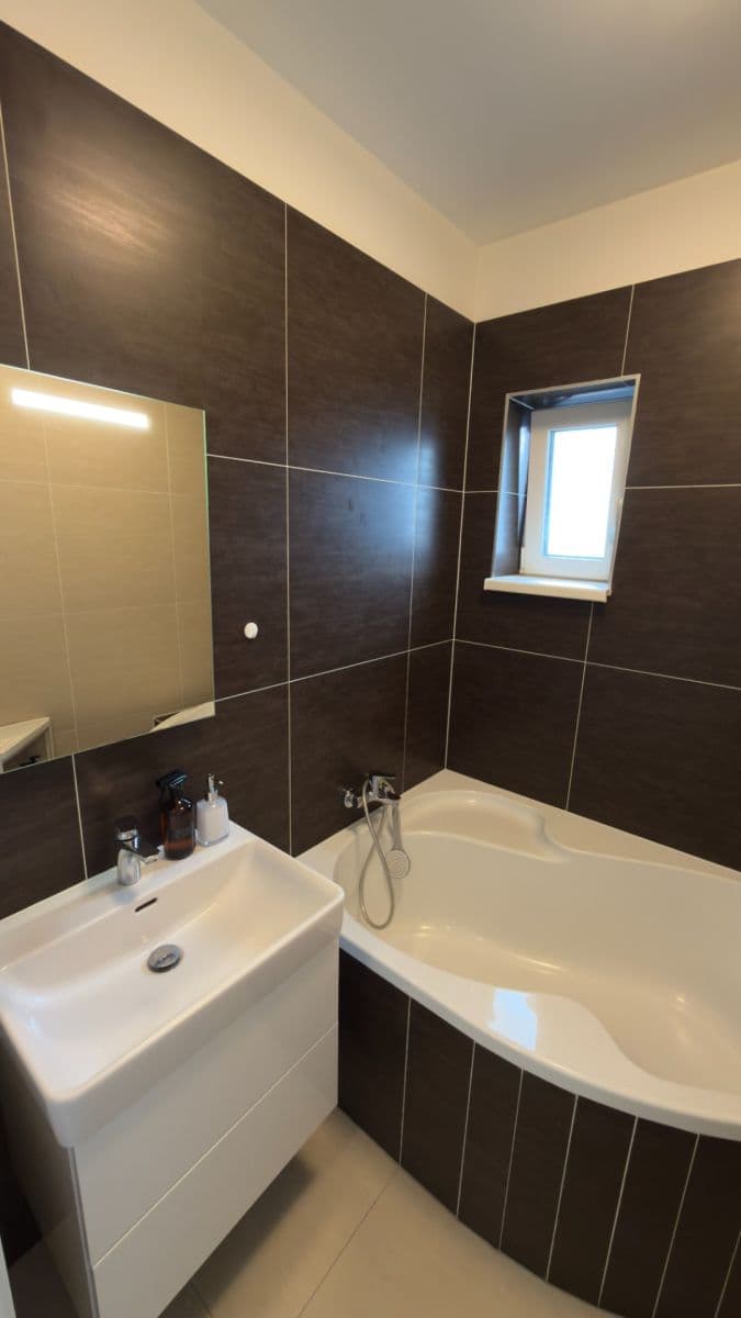 Prenájom bytu 1-izbový 44 m², Podkomorská, Ostrovačice, Jihomoravský kraj Prenájom bytu 1-izbový 44 m², Podkomorská, Ostrovačice, Jihomoravský kraj