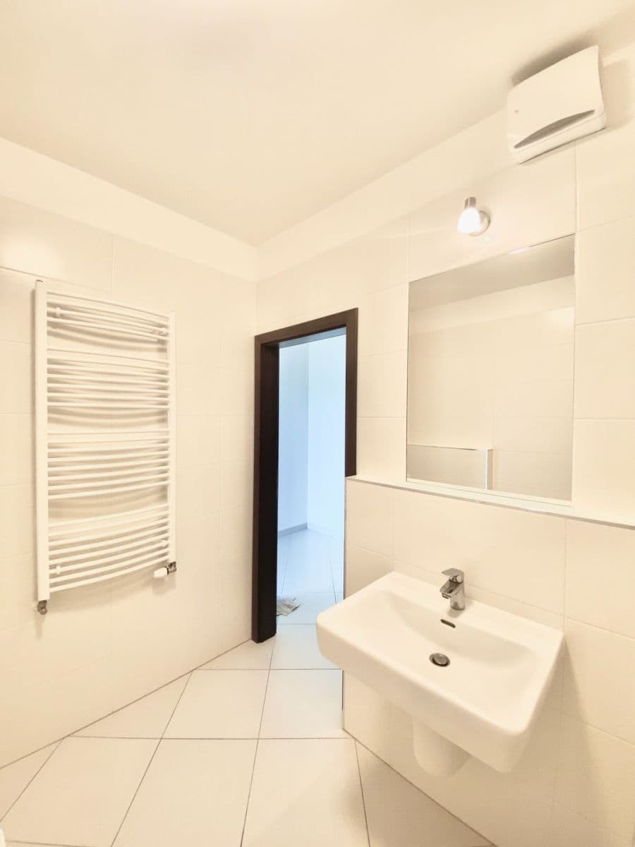 Prenájom bytu 1-izbový 54 m², Honzíkova, Praha, Praha Prenájom bytu 1-izbový 54 m², Honzíkova, Praha, Praha