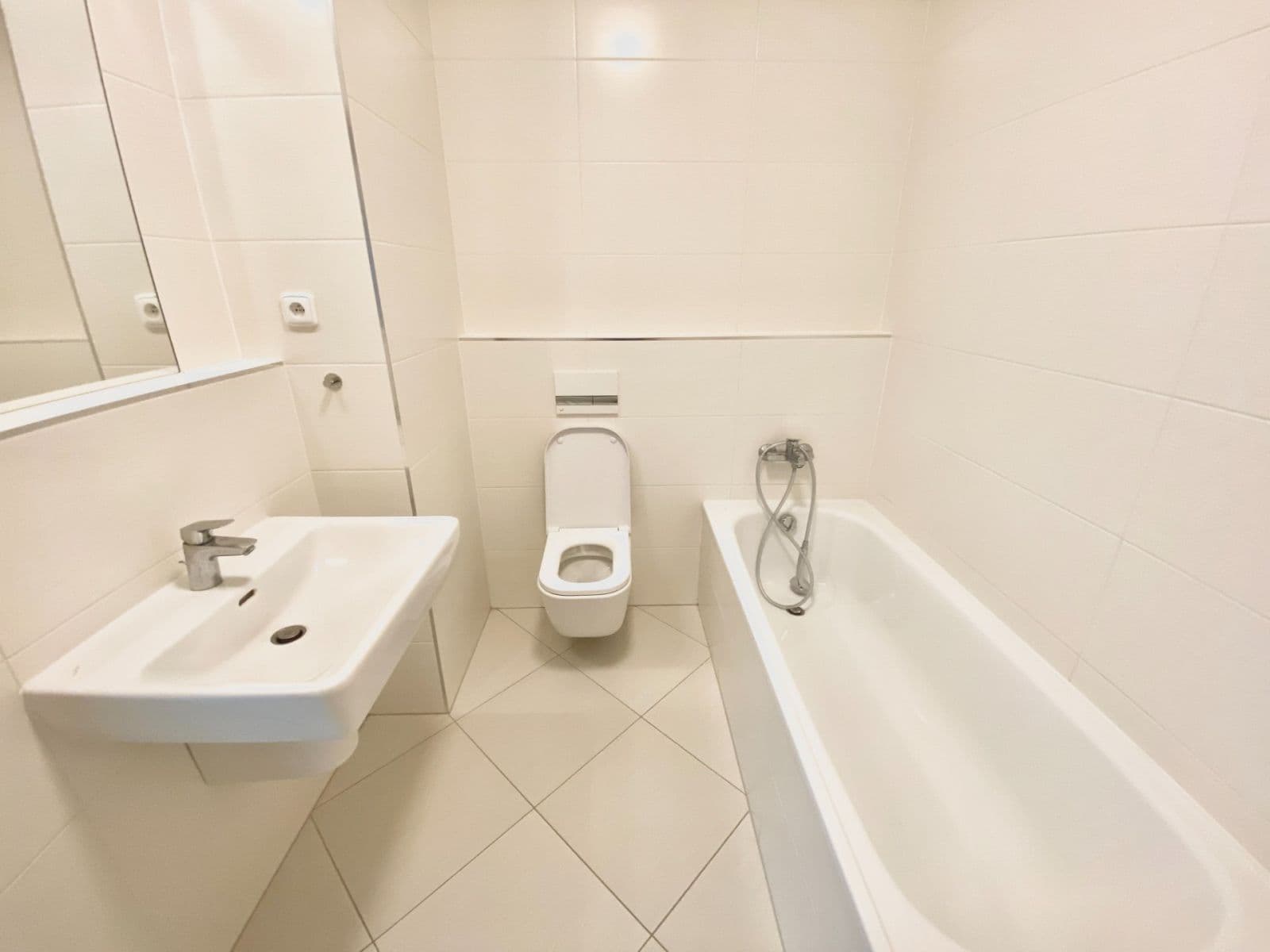 Prenájom bytu 1-izbový 54 m², Honzíkova, Praha, Praha Prenájom bytu 1-izbový 54 m², Honzíkova, Praha, Praha