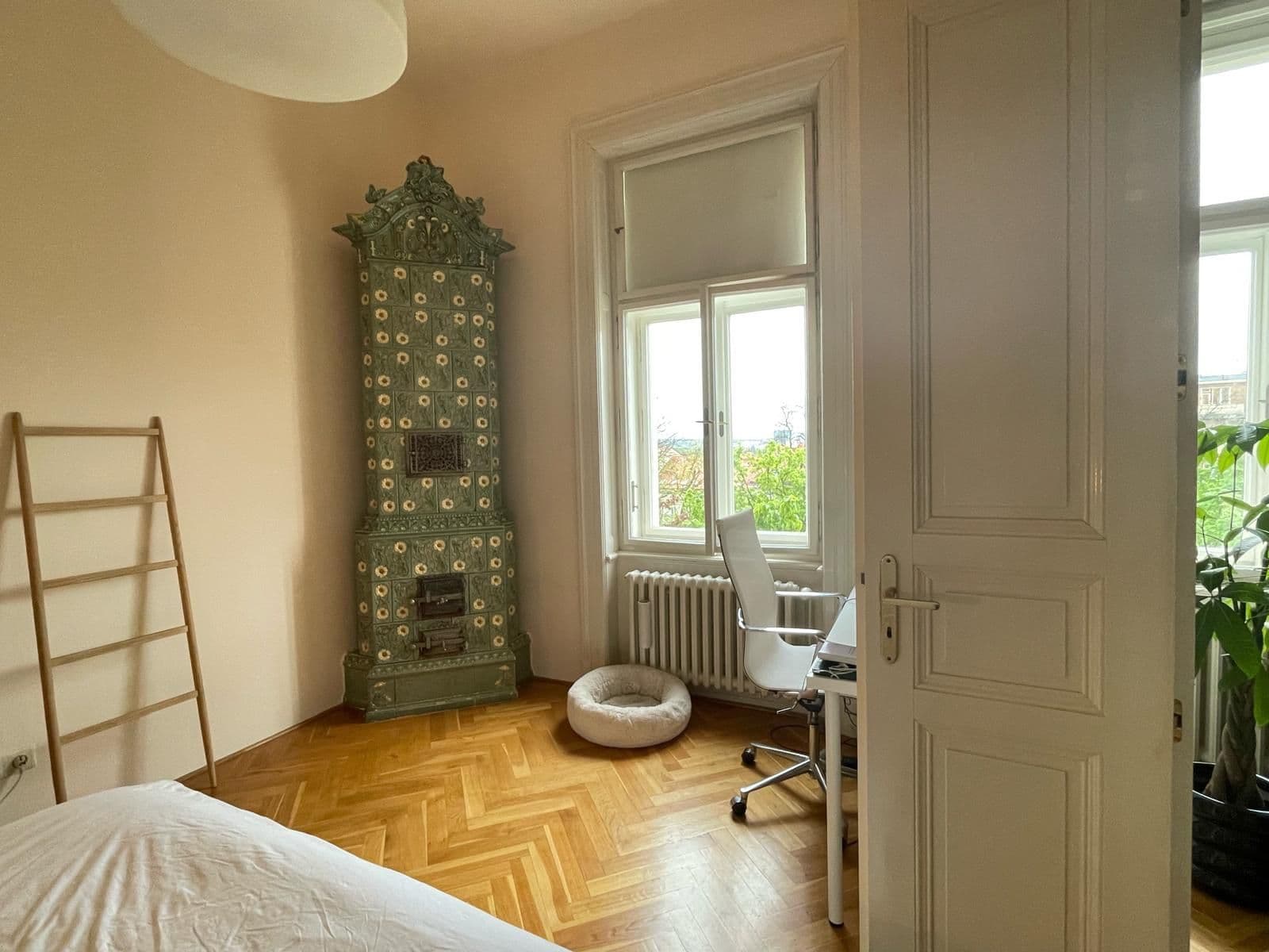 Prenájom bytu 3-izbový 85 m², Slovenská, Praha, Praha Prenájom bytu 3-izbový 85 m², Slovenská, Praha, Praha
