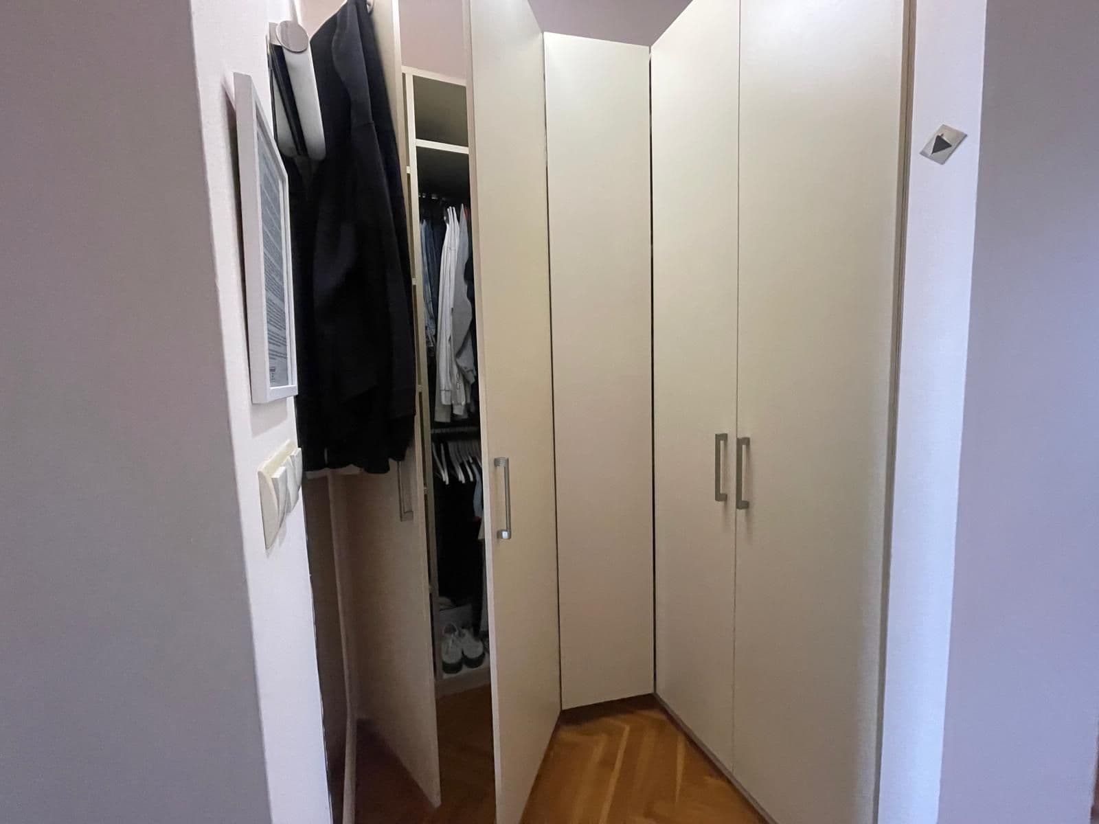 Prenájom bytu 3-izbový 85 m², Slovenská, Praha, Praha Prenájom bytu 3-izbový 85 m², Slovenská, Praha, Praha