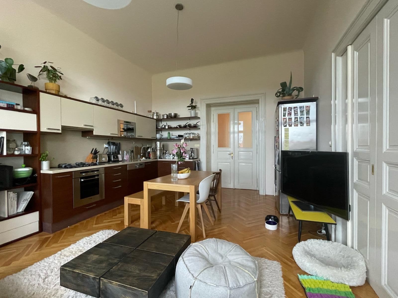 Prenájom bytu 3-izbový 85 m², Slovenská, Praha, Praha Prenájom bytu 3-izbový 85 m², Slovenská, Praha, Praha