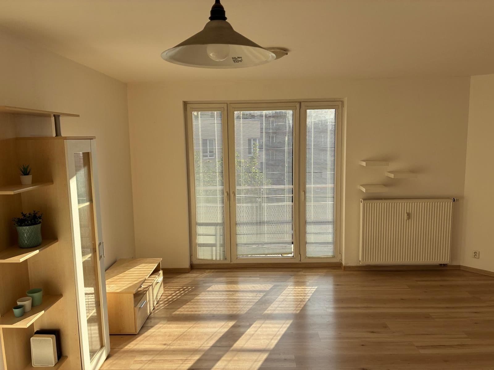 Prenájom bytu 1-izbový 37 m², Mattioliho, Praha, Praha Prenájom bytu 1-izbový 37 m², Mattioliho, Praha, Praha