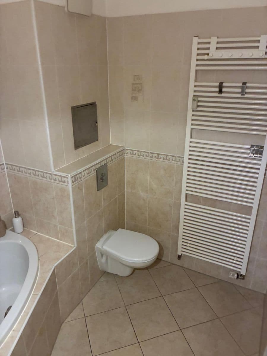 Prenájom bytu 1-izbový 37 m², Mattioliho, Praha, Praha Prenájom bytu 1-izbový 37 m², Mattioliho, Praha, Praha