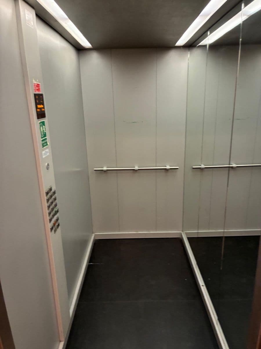 Prenájom bytu 1-izbový 37 m², Mattioliho, Praha, Praha Prenájom bytu 1-izbový 37 m², Mattioliho, Praha, Praha