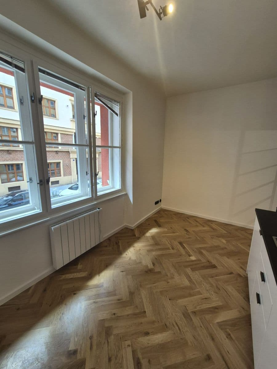 Prenájom bytu 1-izbový 28 m², Stupkova, Praha, Praha Prenájom bytu 1-izbový 28 m², Stupkova, Praha, Praha