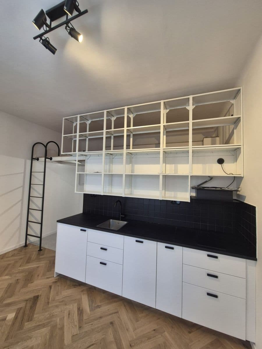 Prenájom bytu 1-izbový 28 m², Stupkova, Praha, Praha Prenájom bytu 1-izbový 28 m², Stupkova, Praha, Praha