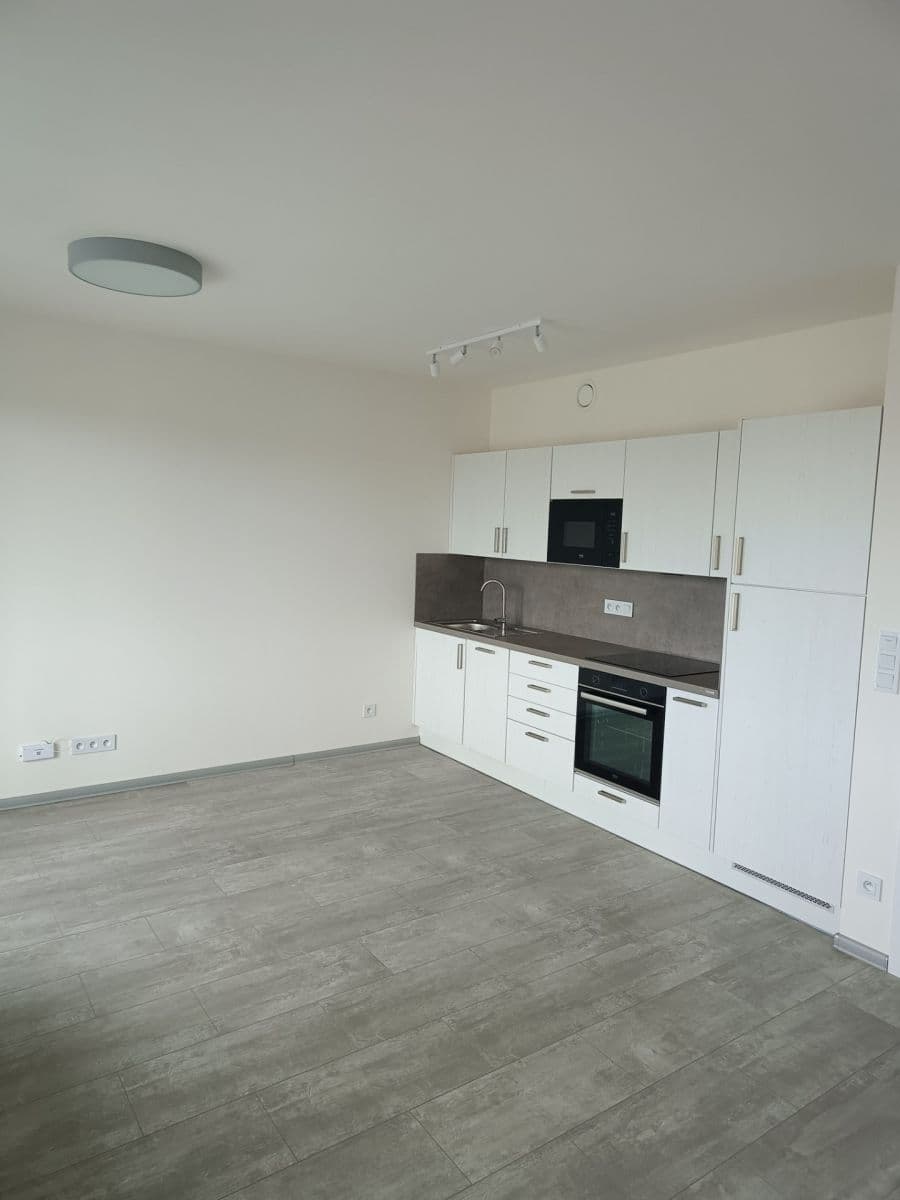 Prenájom bytu 1-izbový 30 m², Arnošta Staňka, Praha, Praha Prenájom bytu 1-izbový 30 m², Arnošta Staňka, Praha, Praha