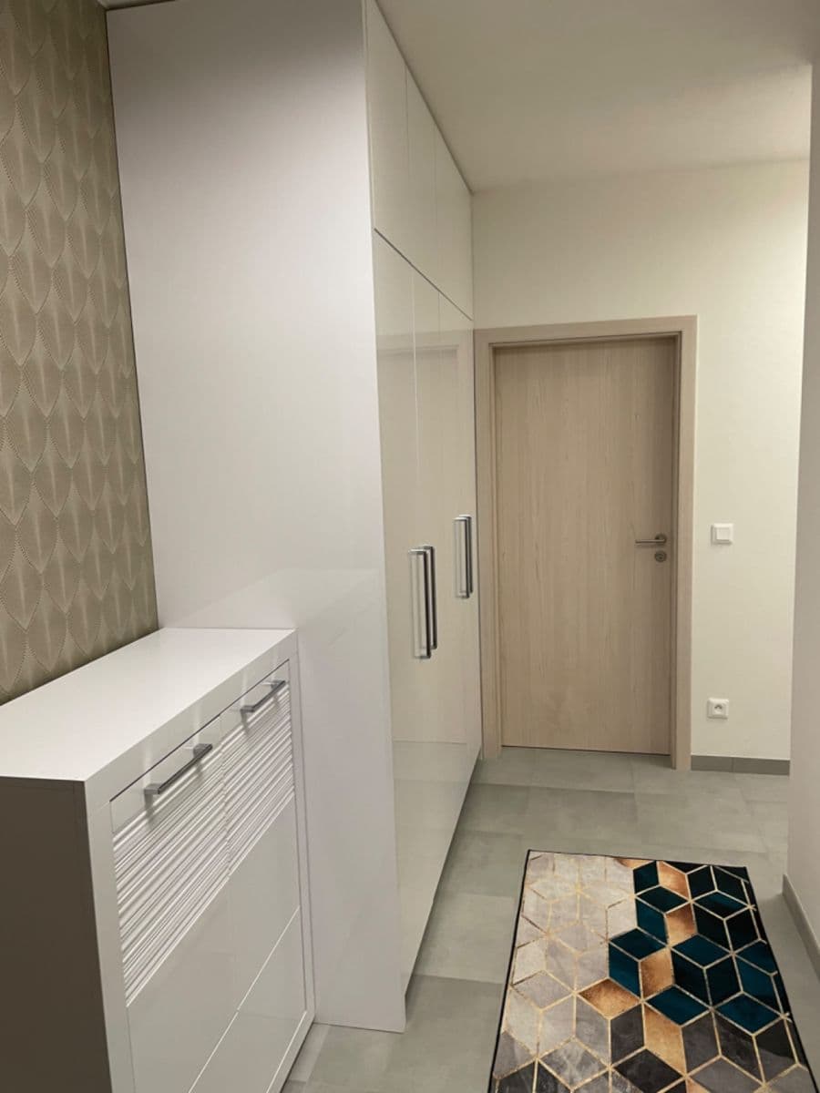 Prenájom bytu 2-izbový 56 m², V Hliníkách, Chrudim, Pardubický kraj Prenájom bytu 2-izbový 56 m², V Hliníkách, Chrudim, Pardubický kraj