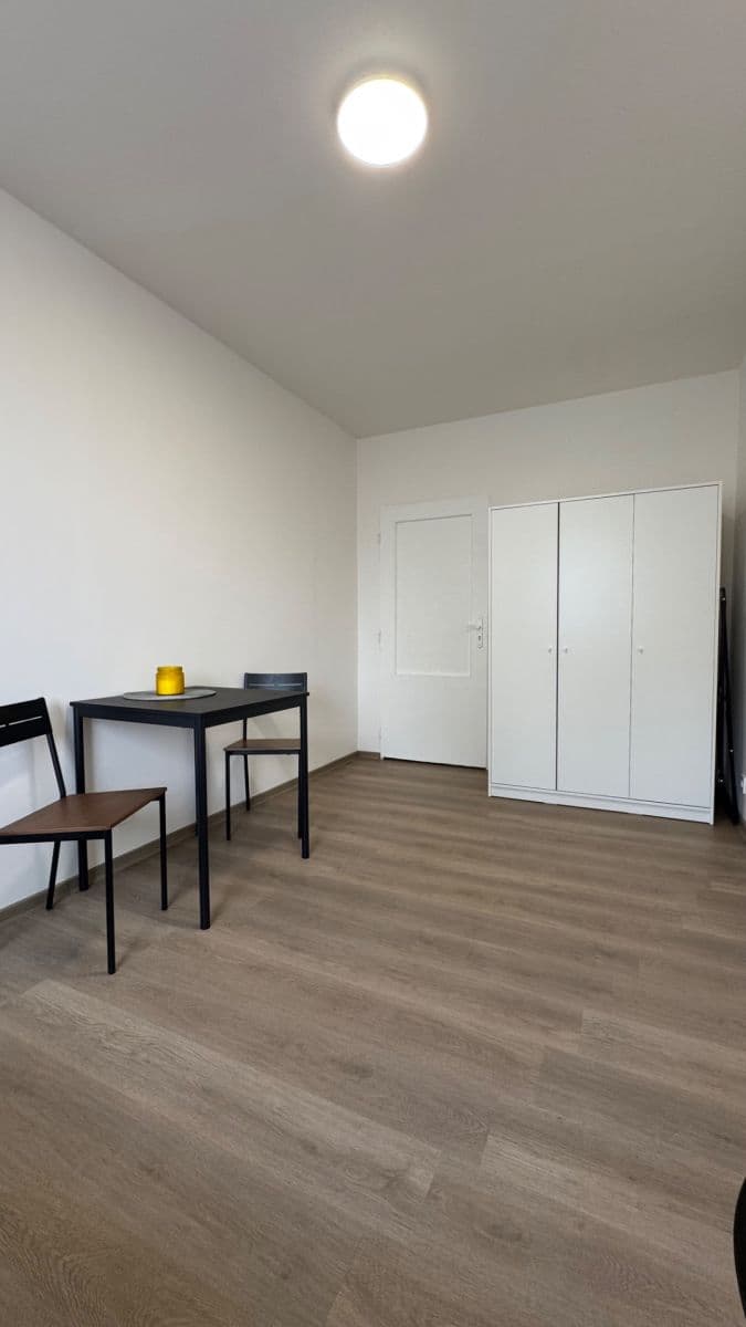 Prenájom bytu 3-izbový 16 m², Nušlova, Praha, Praha Prenájom bytu 3-izbový 16 m², Nušlova, Praha, Praha