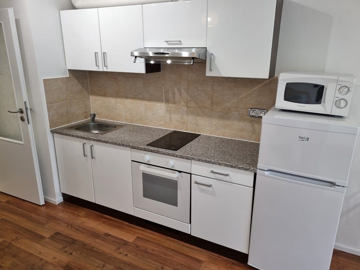 Prenájom bytu 1-izbový 38 m², Babická, Praha, Praha Prenájom bytu 1-izbový 38 m², Babická, Praha, Praha