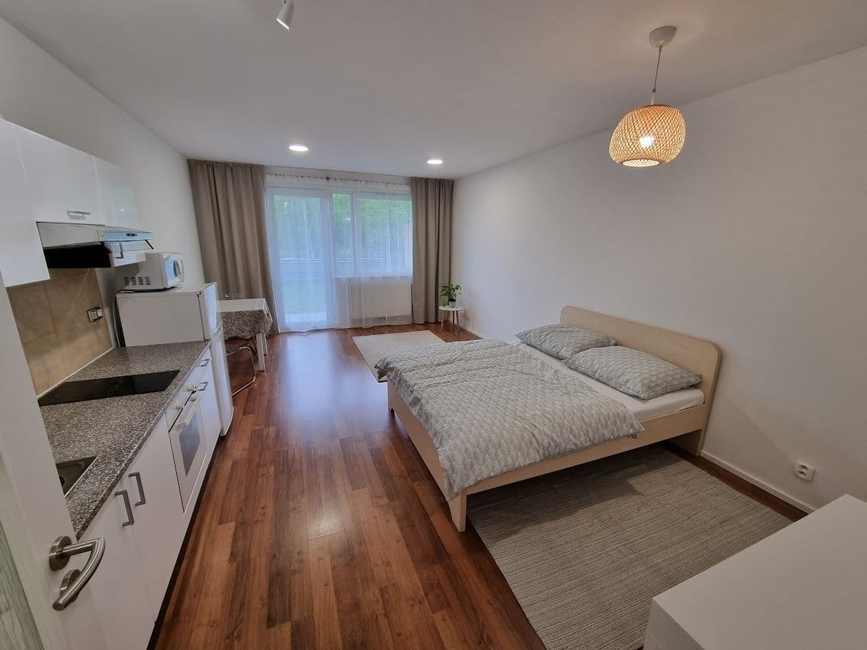 Prenájom bytu 1-izbový 38 m², Babická, Praha, Praha Prenájom bytu 1-izbový 38 m², Babická, Praha, Praha