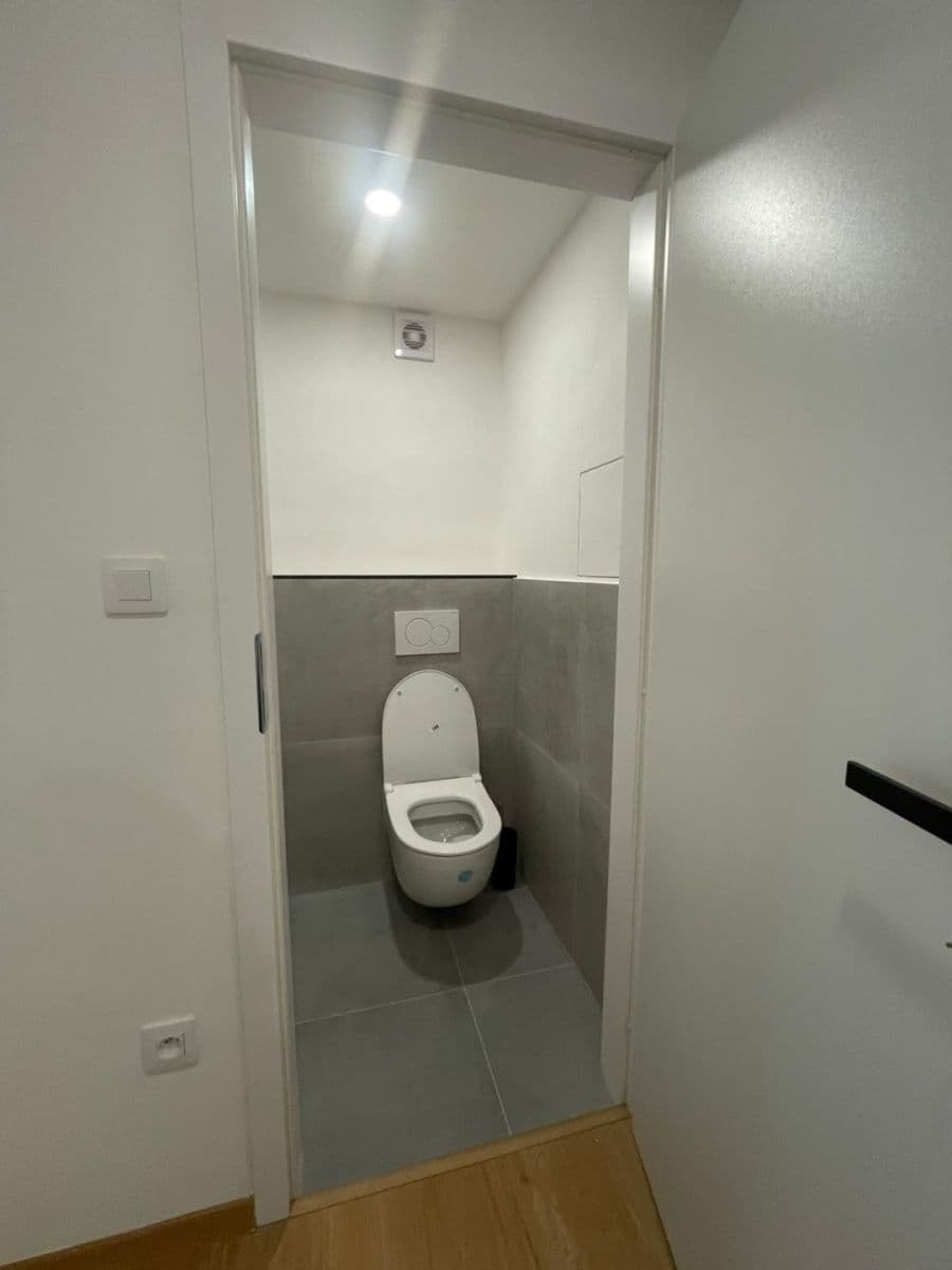 Prenájom bytu 73 m², Novovysočanská, Praha, Praha Prenájom bytu 73 m², Novovysočanská, Praha, Praha