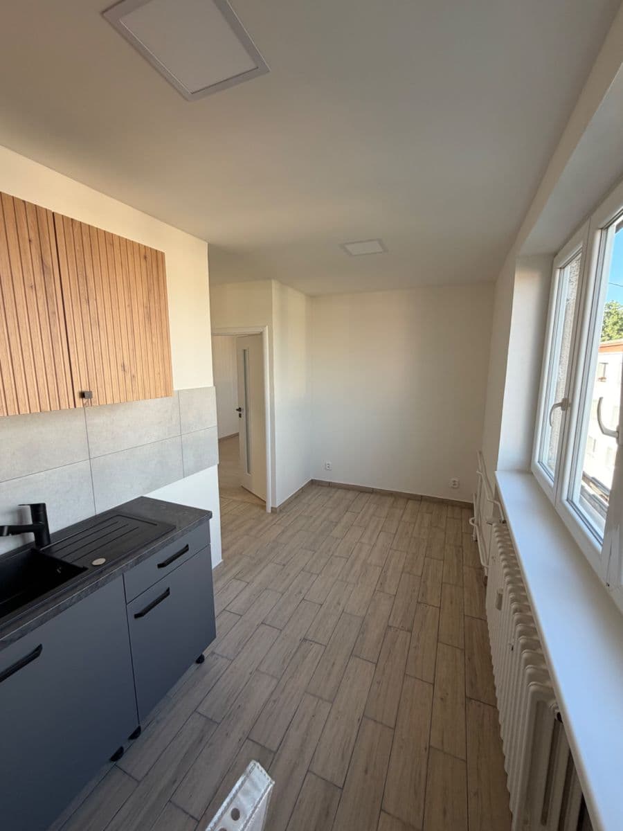Prenájom bytu 1-izbový 41 m², Na Vyhaslém, Kladno, Středočeský kraj Prenájom bytu 1-izbový 41 m², Na Vyhaslém, Kladno, Středočeský kraj