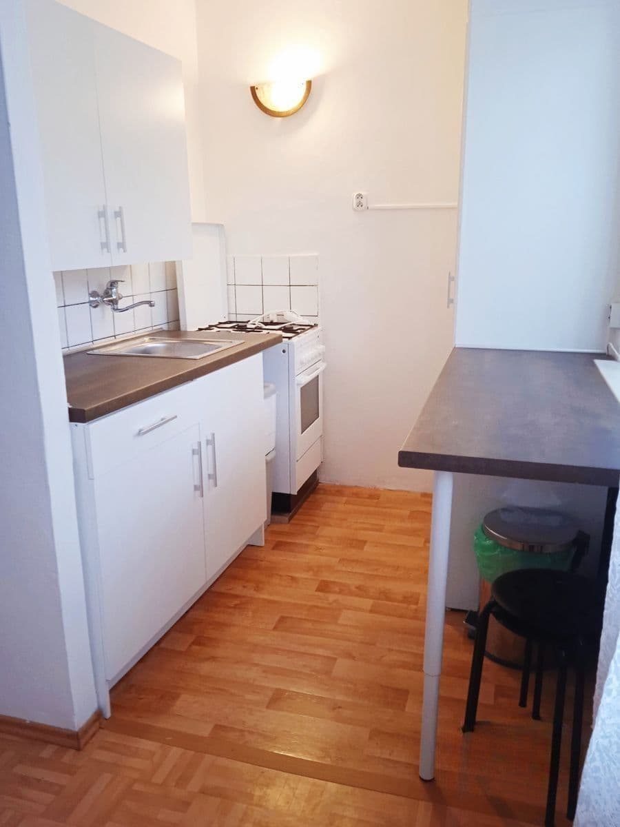 Prenájom bytu 1-izbový 29 m², Svojšovická, Praha, Praha Prenájom bytu 1-izbový 29 m², Svojšovická, Praha, Praha