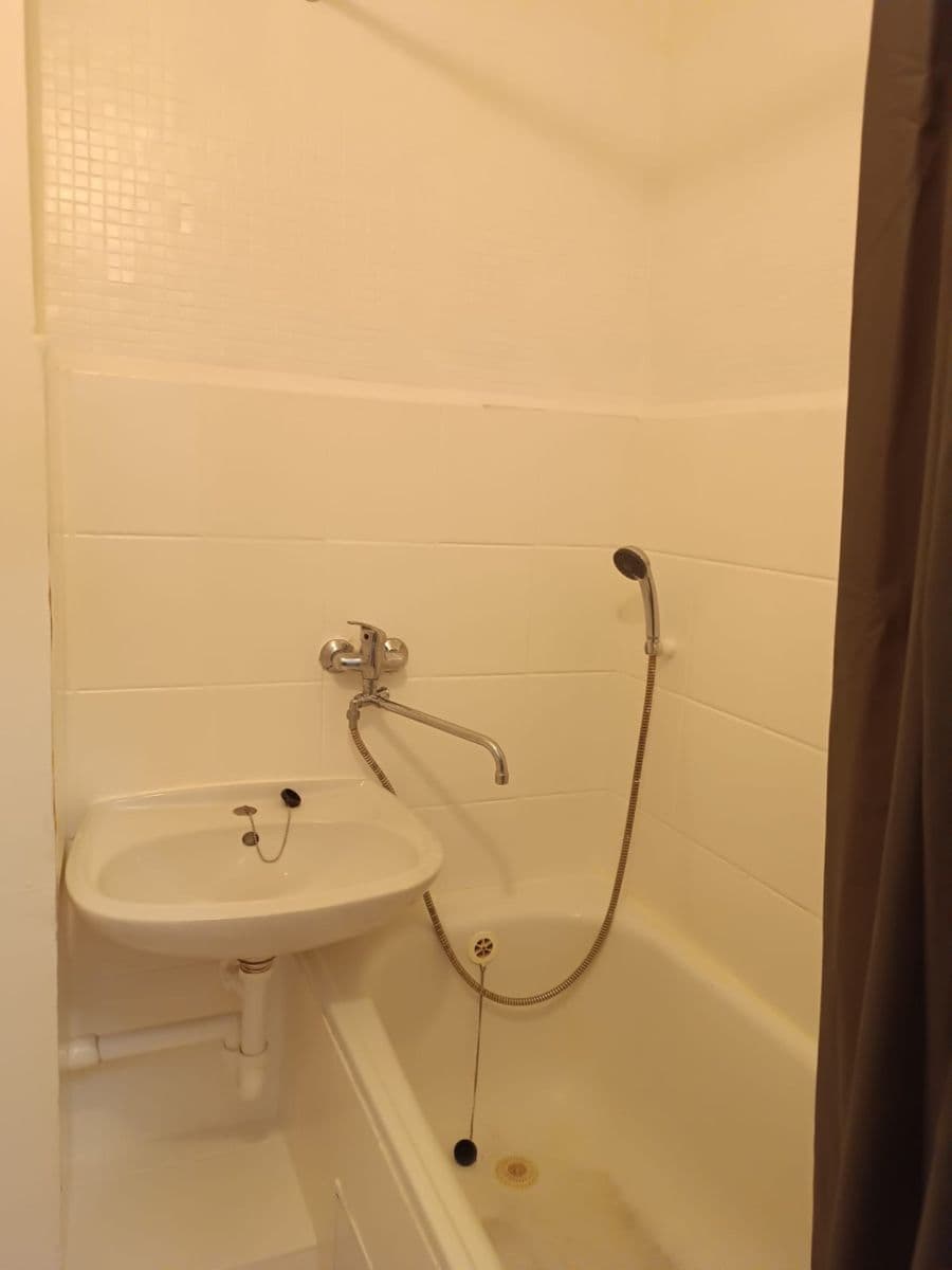 Prenájom bytu 1-izbový 29 m², Svojšovická, Praha, Praha Prenájom bytu 1-izbový 29 m², Svojšovická, Praha, Praha