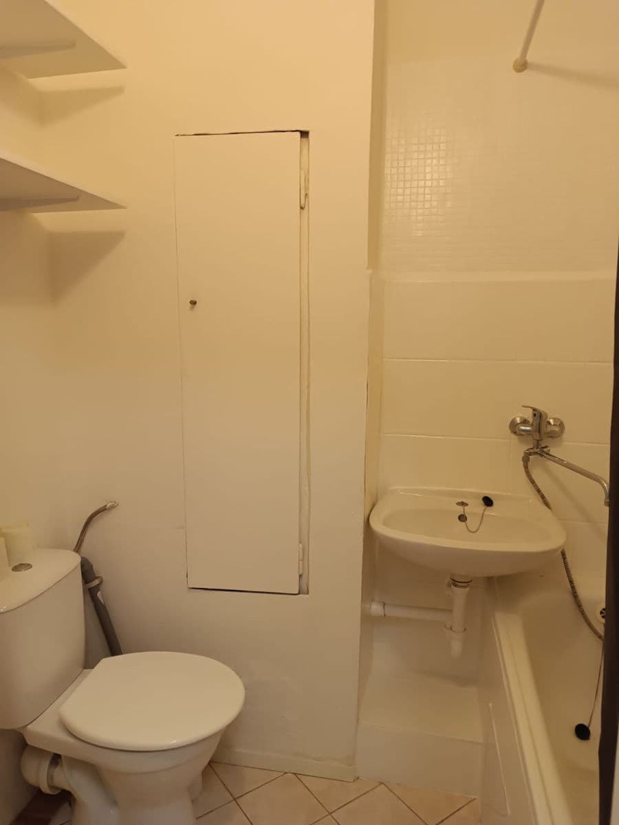 Prenájom bytu 1-izbový 29 m², Svojšovická, Praha, Praha Prenájom bytu 1-izbový 29 m², Svojšovická, Praha, Praha