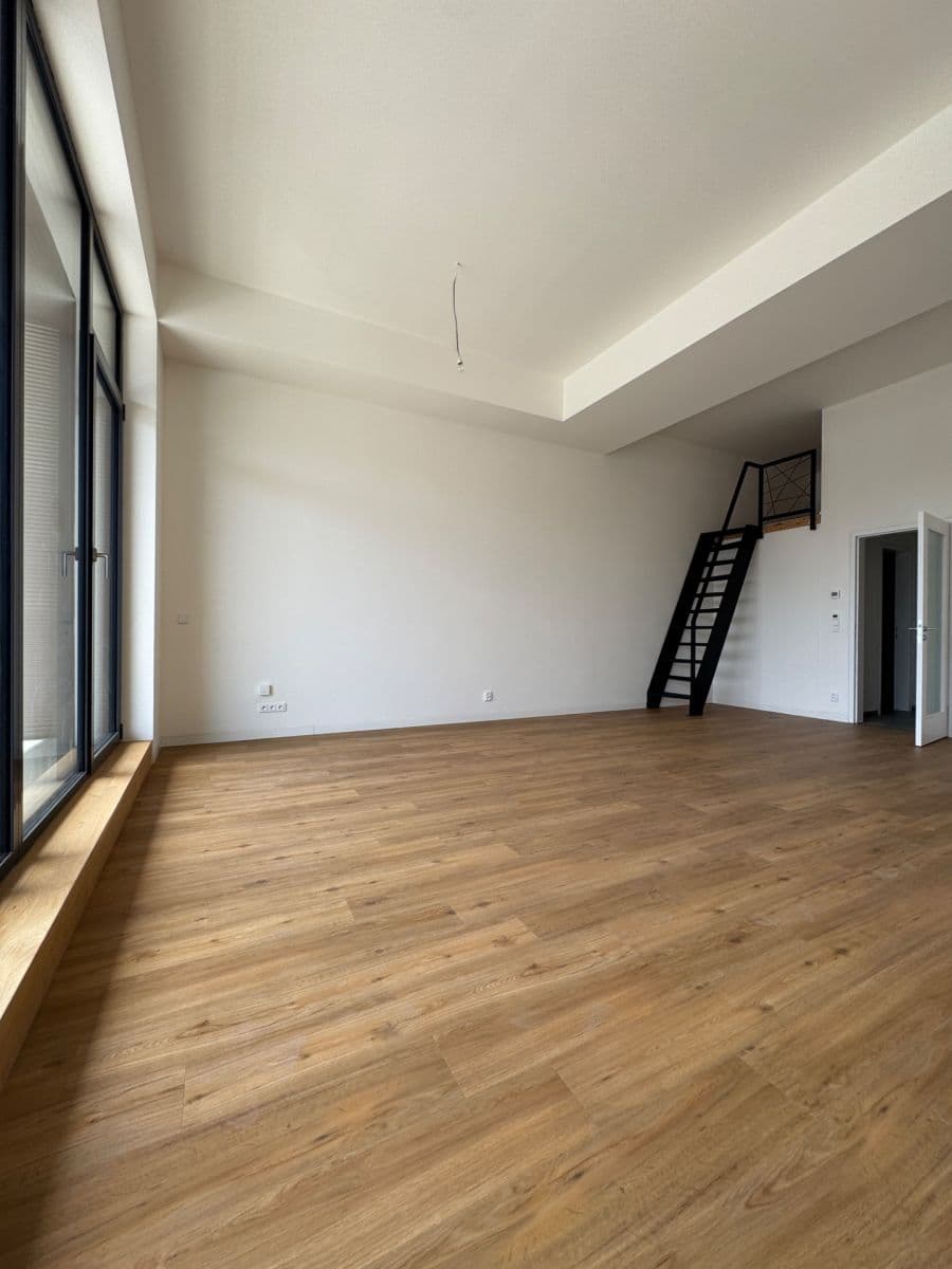 Prenájom bytu 1-izbový 50 m², Malešická, Praha, Praha Prenájom bytu 1-izbový 50 m², Malešická, Praha, Praha