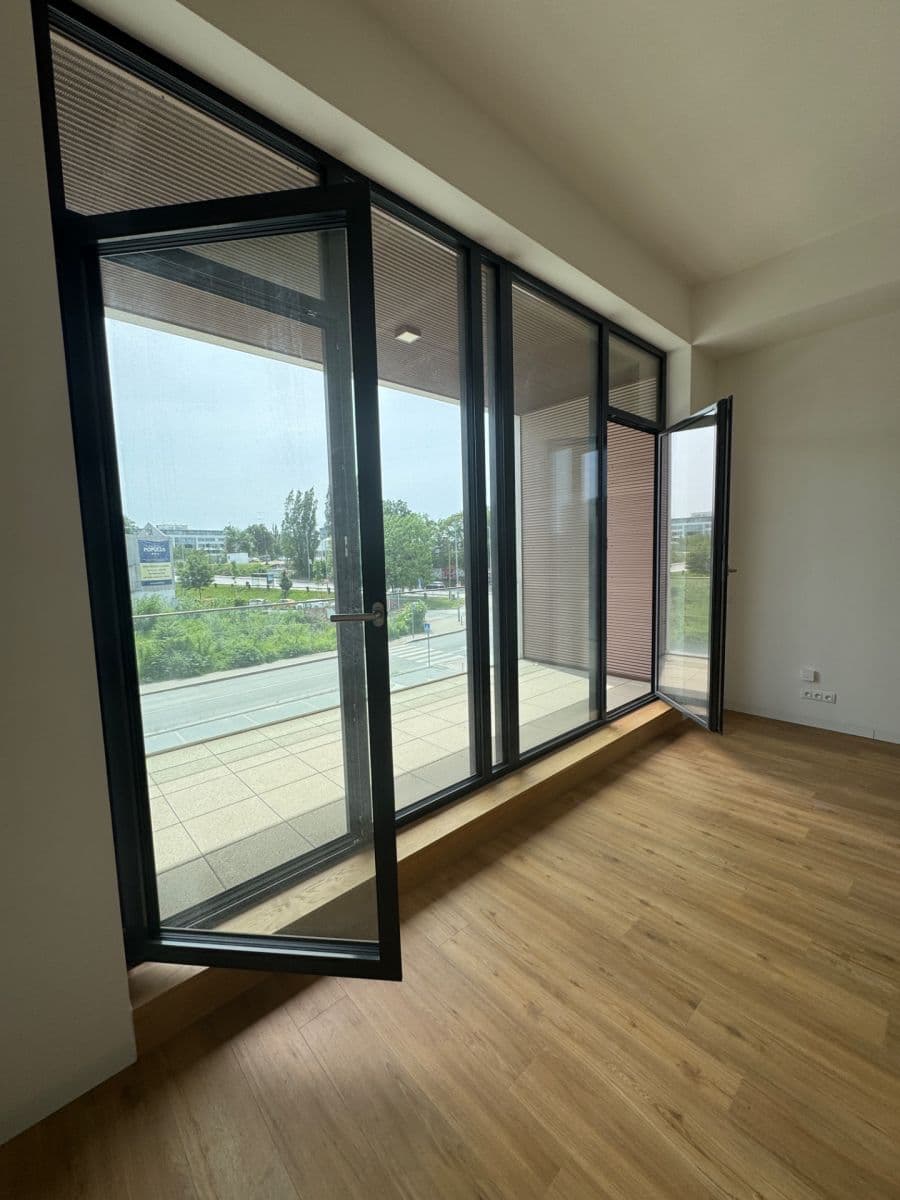 Prenájom bytu 1-izbový 50 m², Malešická, Praha, Praha Prenájom bytu 1-izbový 50 m², Malešická, Praha, Praha
