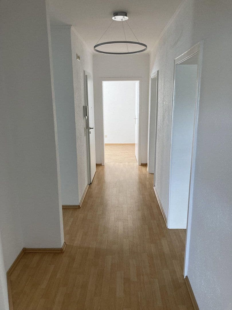 Prenájom bytu 3-izbový 90 m², Bruchsal, Bádensko-Wurttembersko Prenájom bytu 3-izbový 90 m², Bruchsal, Bádensko-Wurttembersko