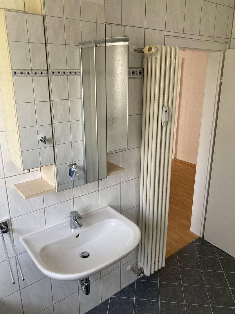 Prenájom bytu 3-izbový 90 m², Bruchsal, Bádensko-Wurttembersko Prenájom bytu 3-izbový 90 m², Bruchsal, Bádensko-Wurttembersko