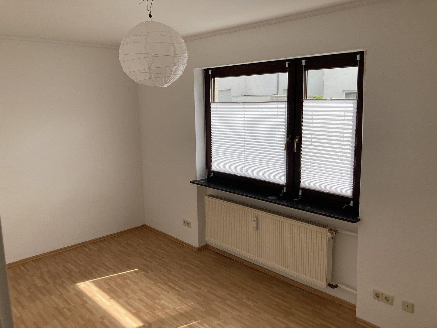 Prenájom bytu 3-izbový 90 m², Bruchsal, Bádensko-Wurttembersko Prenájom bytu 3-izbový 90 m², Bruchsal, Bádensko-Wurttembersko