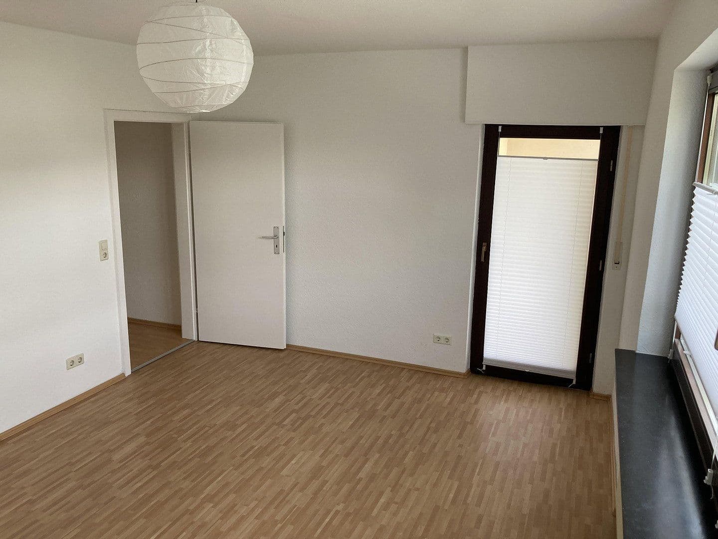 Prenájom bytu 3-izbový 90 m², Bruchsal, Bádensko-Wurttembersko Prenájom bytu 3-izbový 90 m², Bruchsal, Bádensko-Wurttembersko