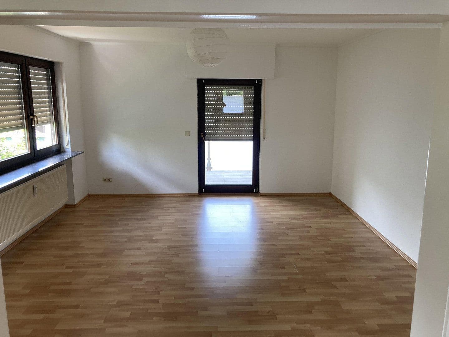 Prenájom bytu 3-izbový 90 m², Bruchsal, Bádensko-Wurttembersko Prenájom bytu 3-izbový 90 m², Bruchsal, Bádensko-Wurttembersko
