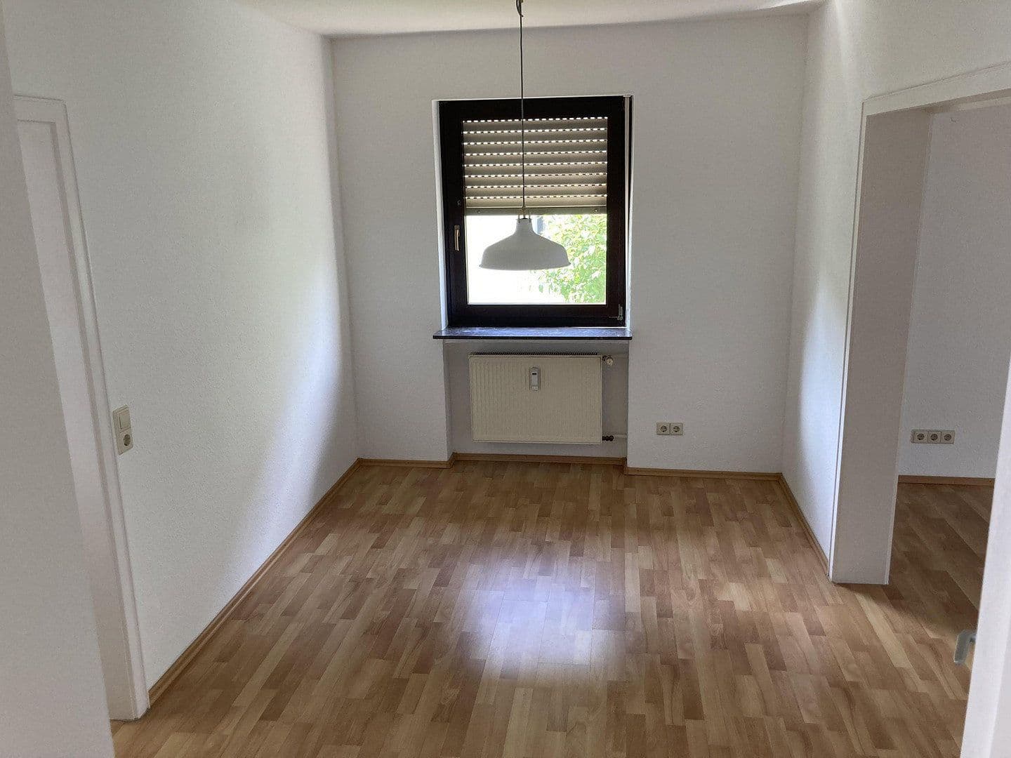 Prenájom bytu 3-izbový 90 m², Bruchsal, Bádensko-Wurttembersko Prenájom bytu 3-izbový 90 m², Bruchsal, Bádensko-Wurttembersko