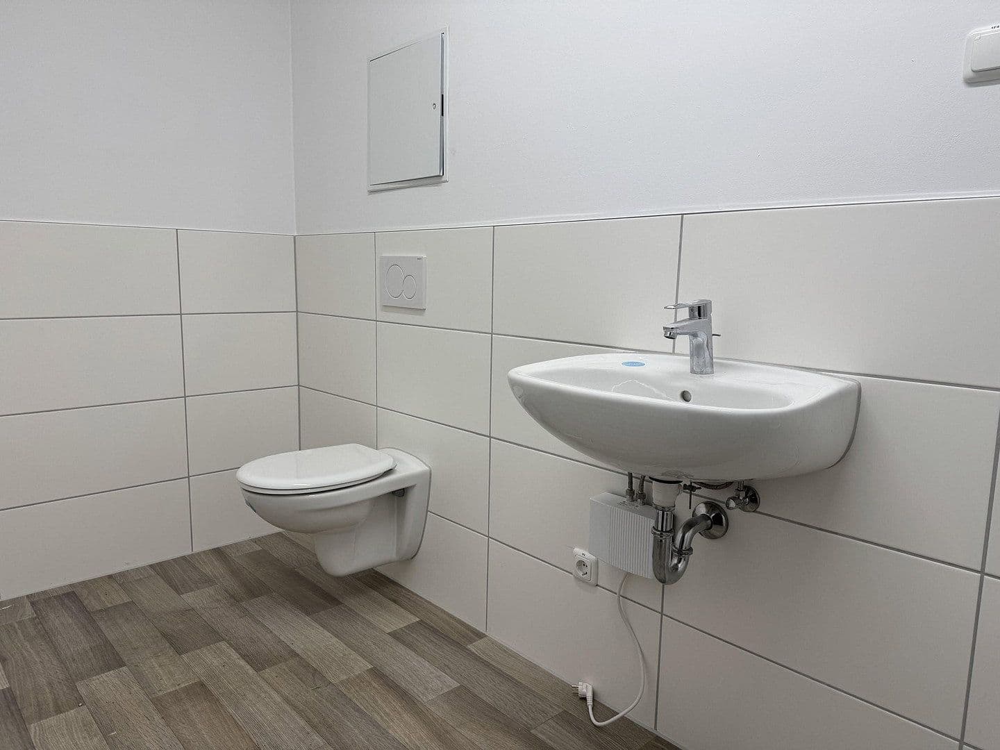Prenájom nebytového priestoru 399 m², Dohna, Sasko Prenájom nebytového priestoru 399 m², Dohna, Sasko