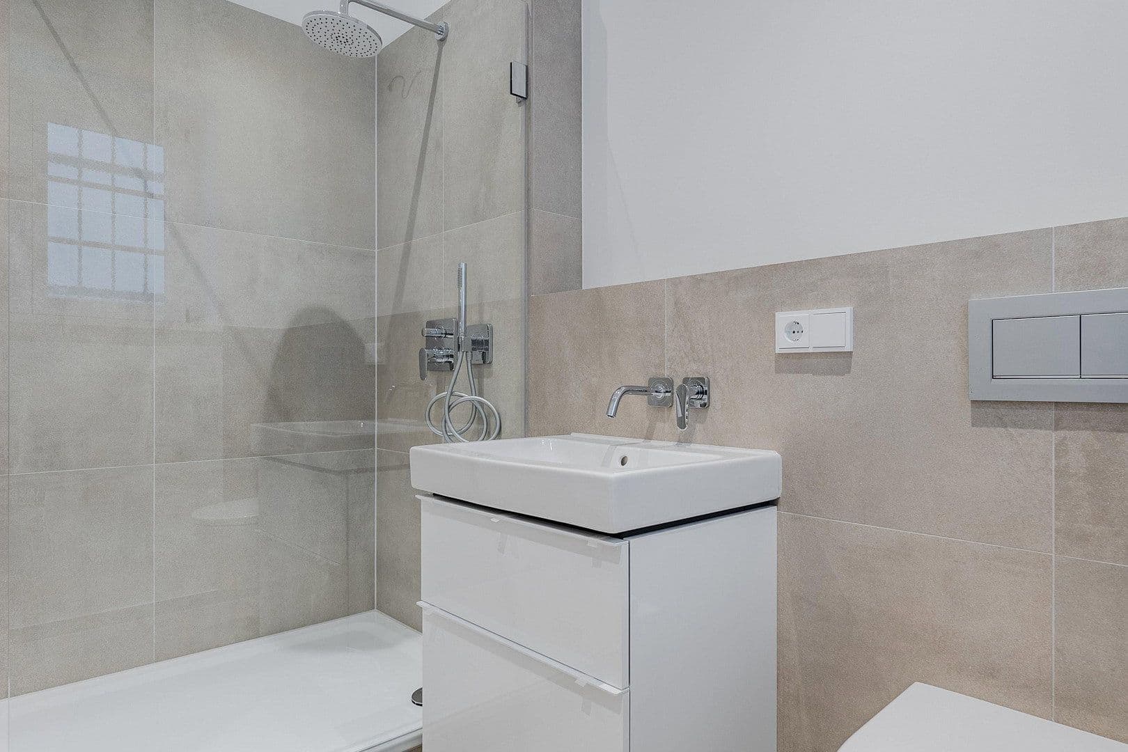 Predaj bytu 4-izbový 128 m², Düsseldorfer Str. 34, Berlin, Berlín Predaj bytu 4-izbový 128 m², Düsseldorfer Str. 34, Berlin, Berlín