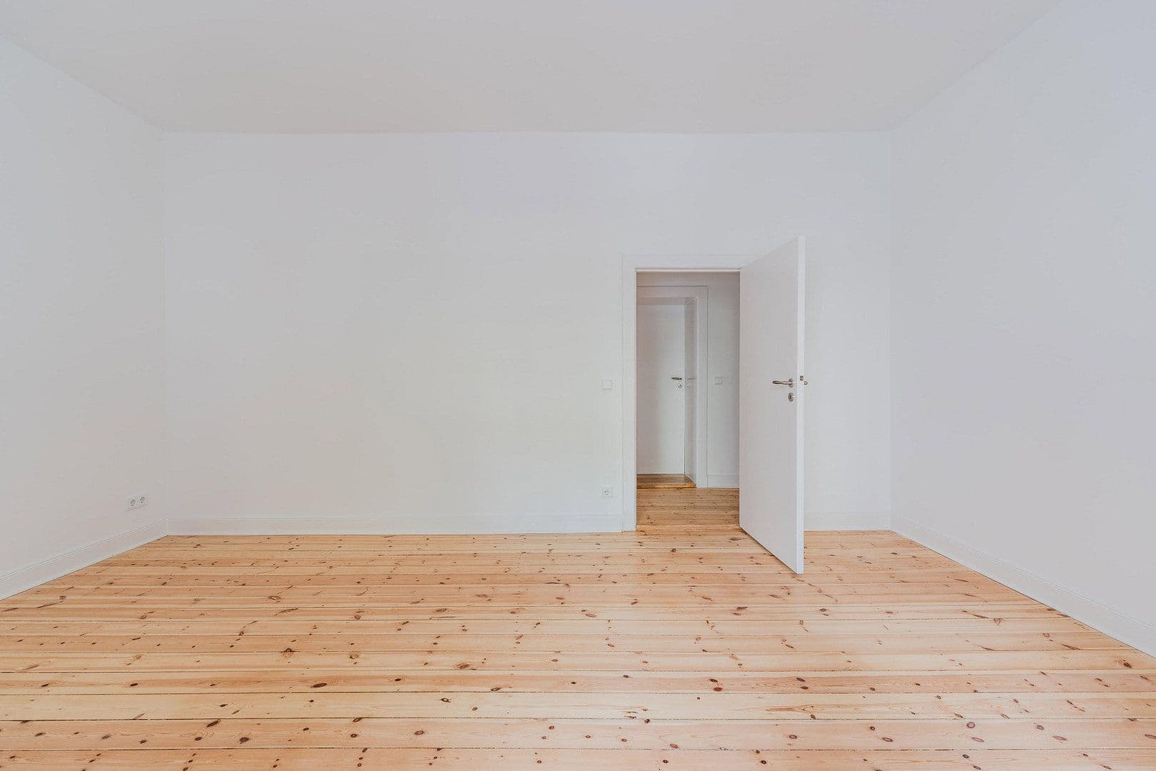 Predaj bytu 4-izbový 128 m², Düsseldorfer Str. 34, Berlin, Berlín Predaj bytu 4-izbový 128 m², Düsseldorfer Str. 34, Berlin, Berlín