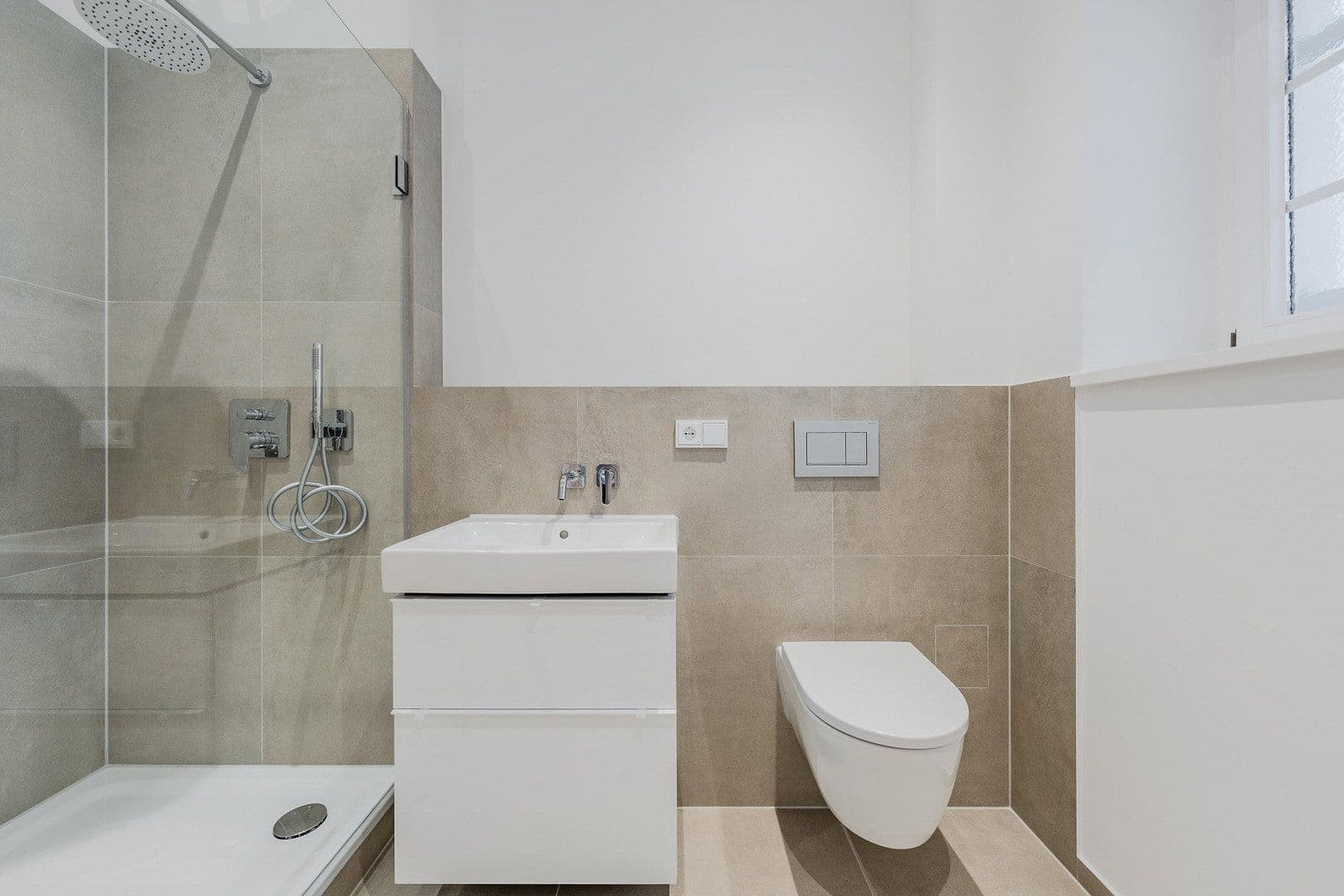 Predaj bytu 4-izbový 128 m², Düsseldorfer Str. 34, Berlin, Berlín Predaj bytu 4-izbový 128 m², Düsseldorfer Str. 34, Berlin, Berlín