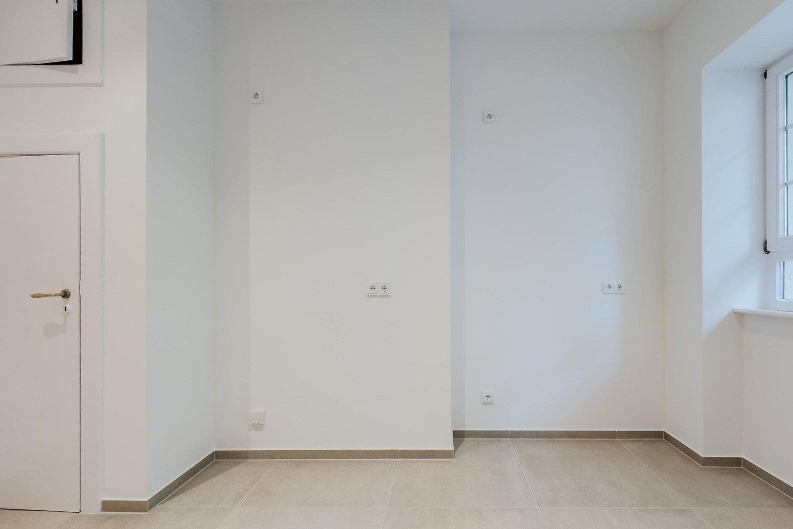 Predaj bytu 4-izbový 128 m², Düsseldorfer Str. 34, Berlin, Berlín Predaj bytu 4-izbový 128 m², Düsseldorfer Str. 34, Berlin, Berlín