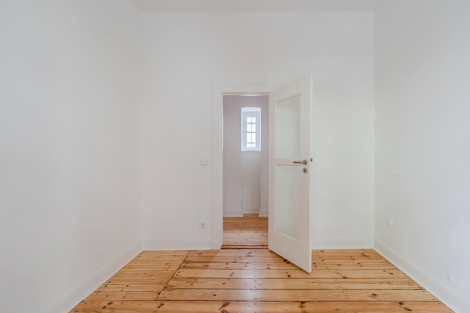 Predaj bytu 4-izbový 128 m², Düsseldorfer Str. 34, Berlin, Berlín Predaj bytu 4-izbový 128 m², Düsseldorfer Str. 34, Berlin, Berlín