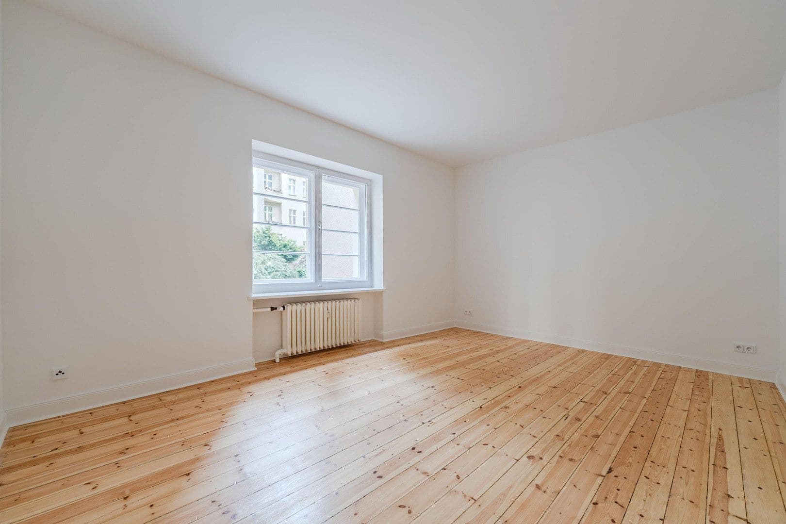 Predaj bytu 4-izbový 128 m², Düsseldorfer Str. 34, Berlin, Berlín Predaj bytu 4-izbový 128 m², Düsseldorfer Str. 34, Berlin, Berlín