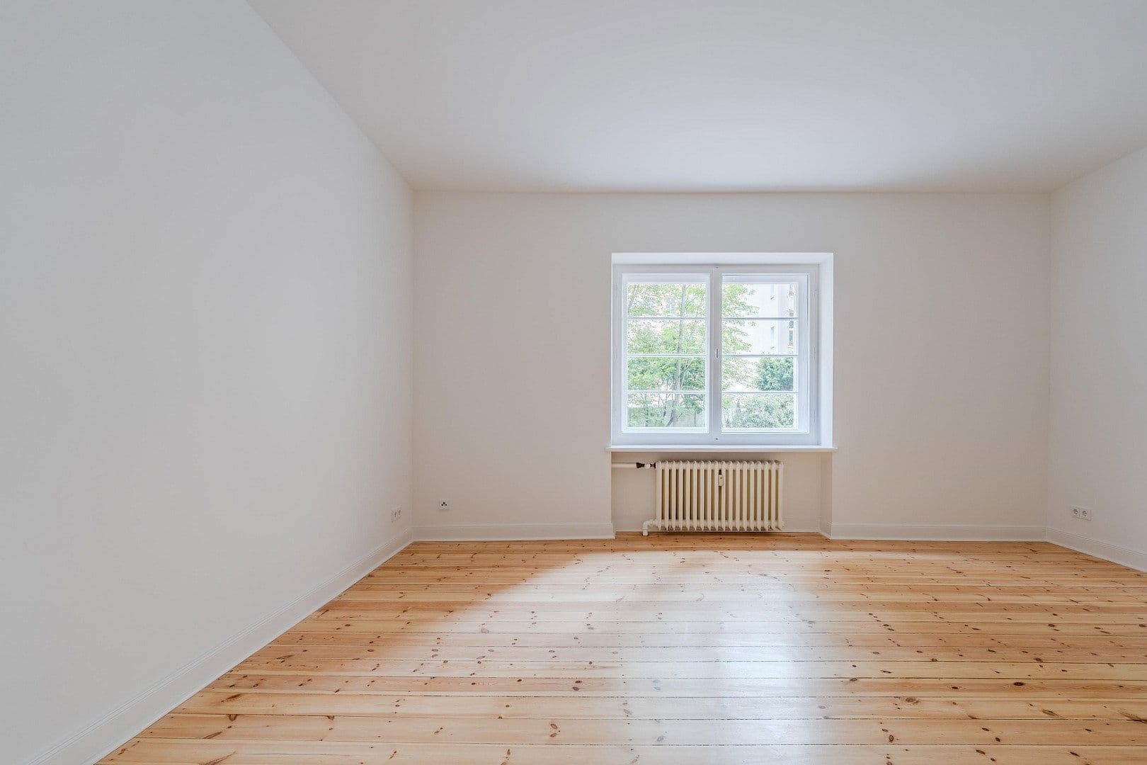 Predaj bytu 4-izbový 128 m², Düsseldorfer Str. 34, Berlin, Berlín Predaj bytu 4-izbový 128 m², Düsseldorfer Str. 34, Berlin, Berlín